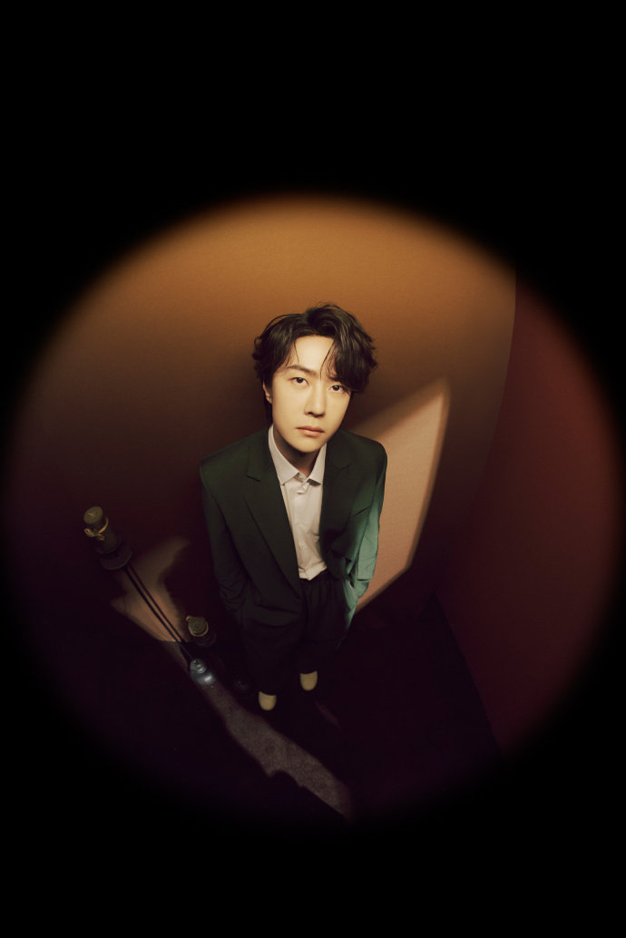 王一博将参加三场大秀 王一博时装周看完你的看你的 王一博将参加三场大秀，王一博时