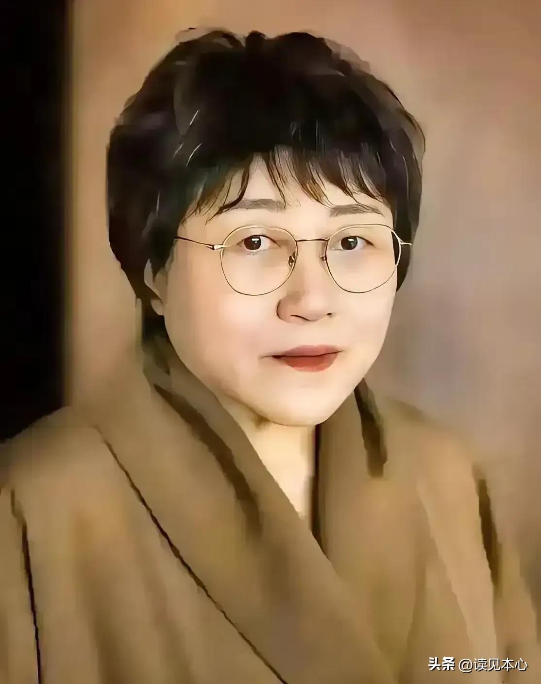 李银河说过一段话，听完让人沉默了很久。
"人生没有意义。你活3万天后消失，再怎么