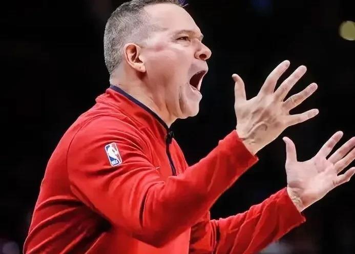 掘金主帅马龙少见地低调了，揭幕战碰上雷霆，心里没底。上赛季三次栽在雷霆手上，这回