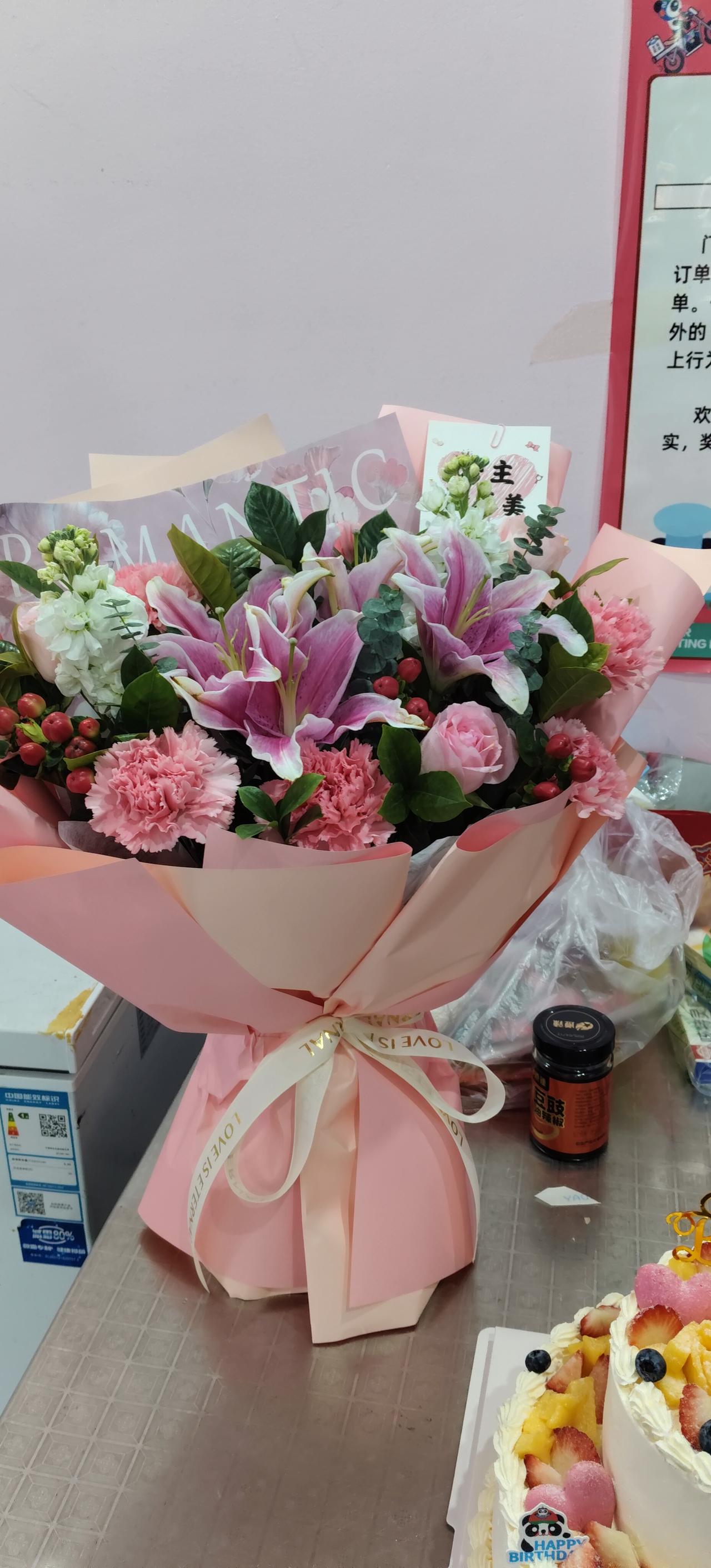 幸福，不该是那遥不可及的星辰，而应是手边温热的茶汤，身边有好好说话的伴侣。
 