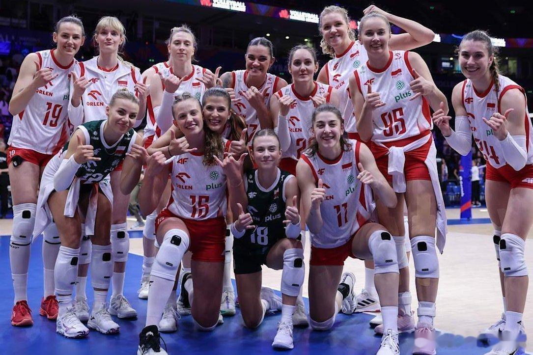 🇵🇱 波兰女排公布泰国世锦赛14人名单，洛赞斯基落选👇：🏐 二传: 韦内