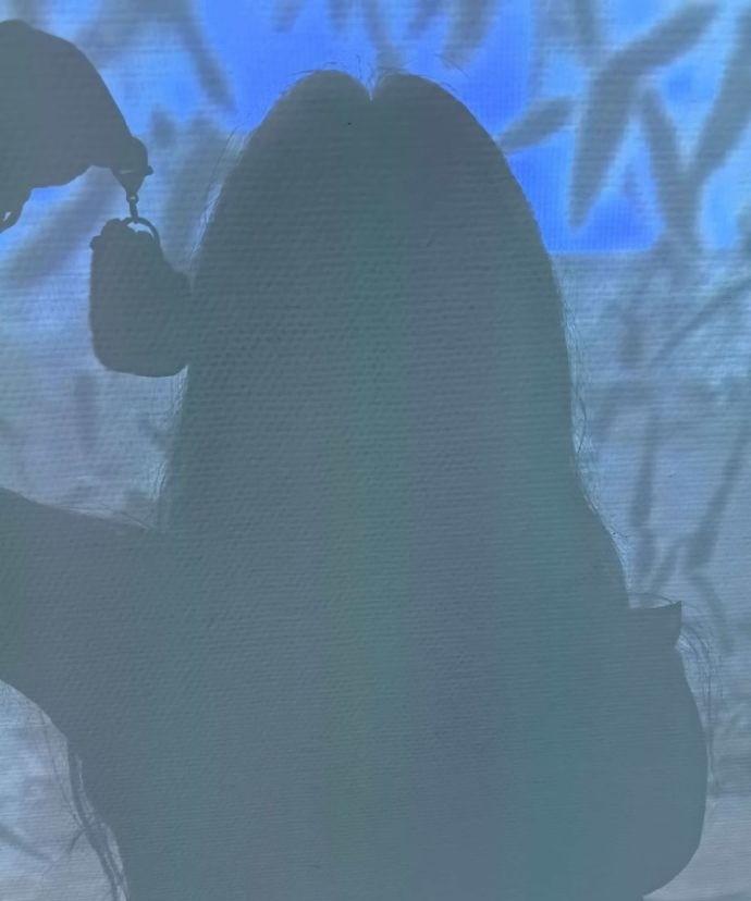 今天真的好想藏住这点小心思，可嘴角根本压不住呀！换上卜卜新装，整个人都闪闪发光，