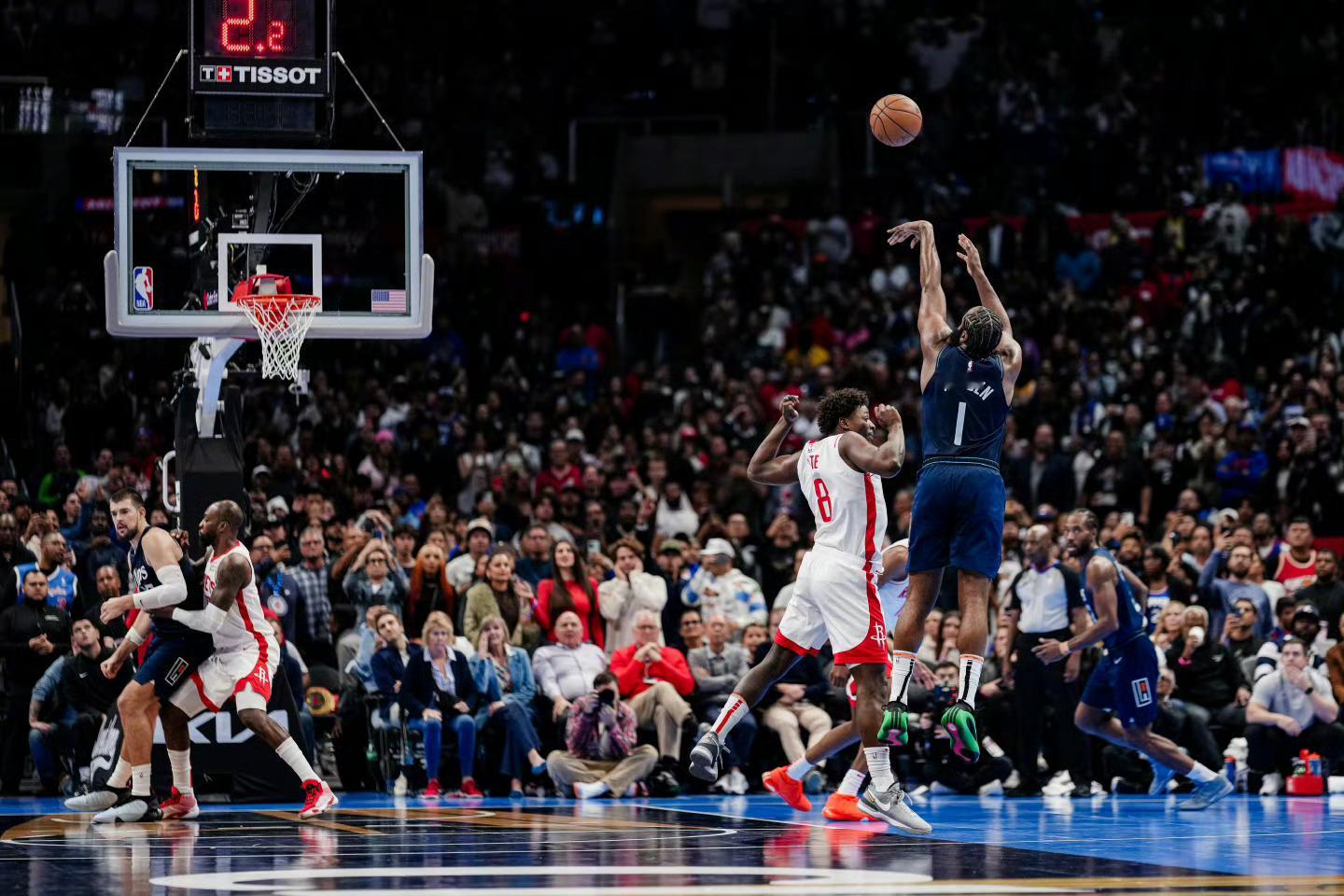 阵前再亮旧时剑，寒光凛凛似当年。登哥球迷留[作揖][作揖] ​​​