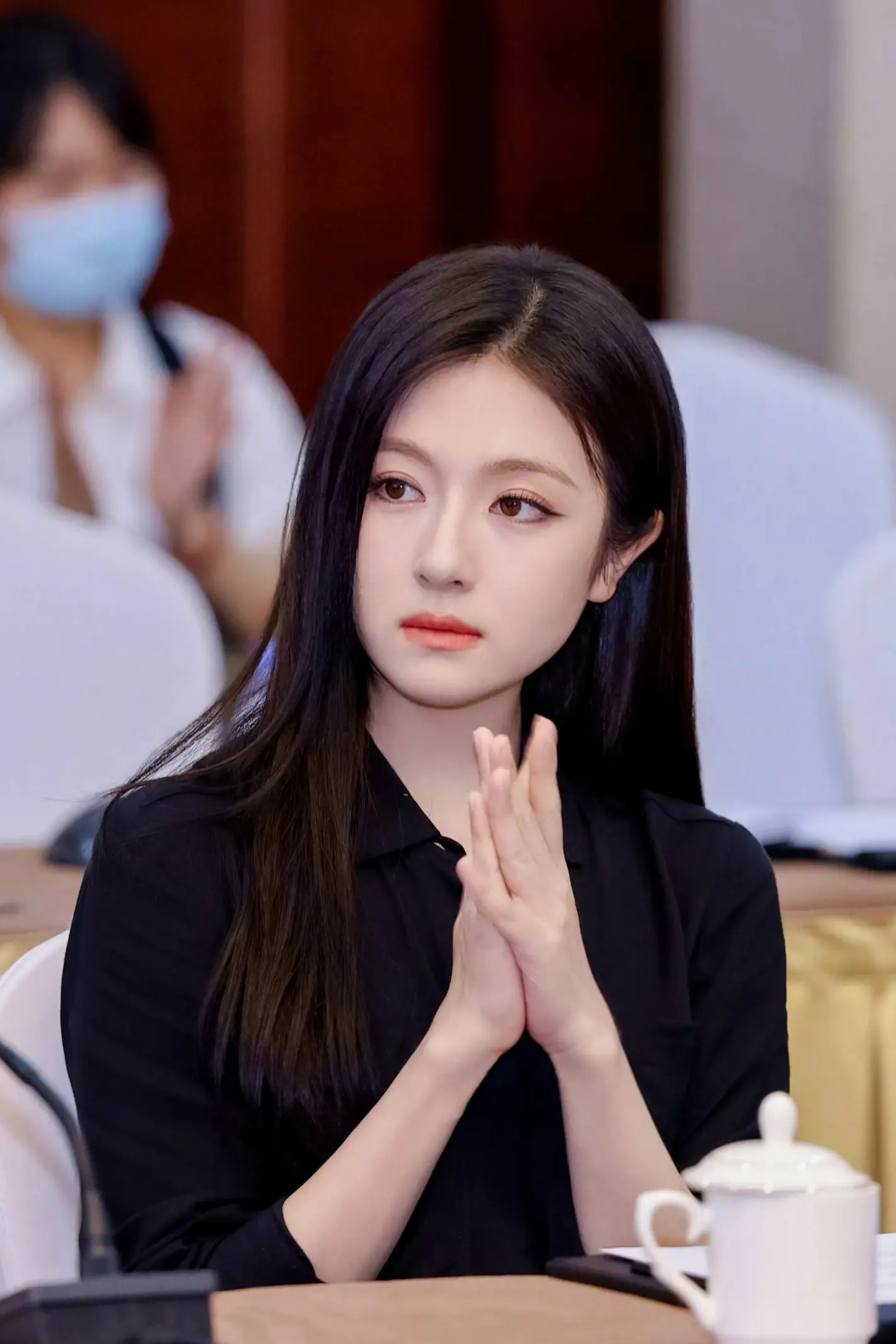妹妹笑和没表情简直是两个人😂冷脸就这么a😍