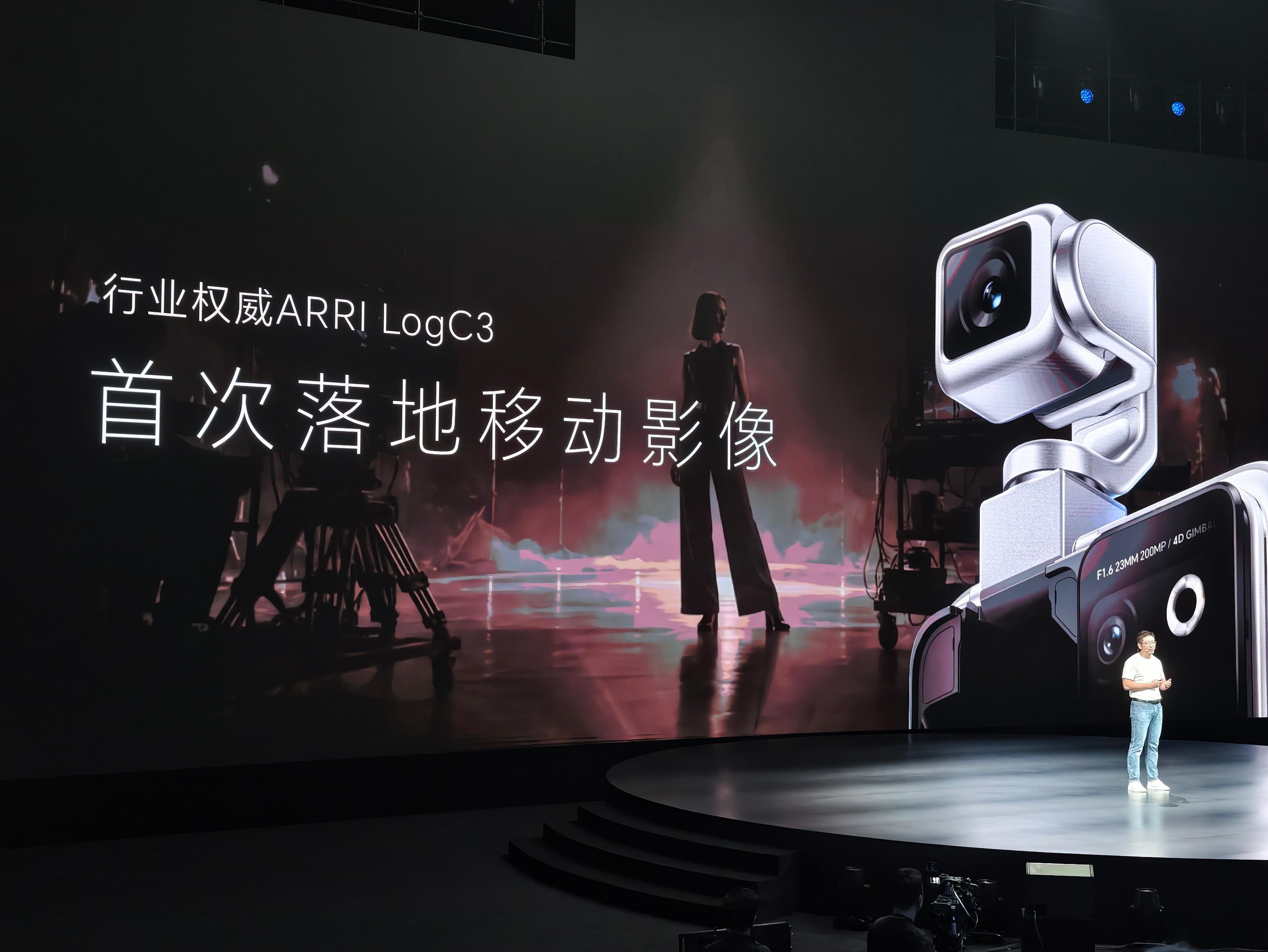 荣耀robot phone 跟阿莱进行了联名，把电影级画质带到了手机里来，并且这