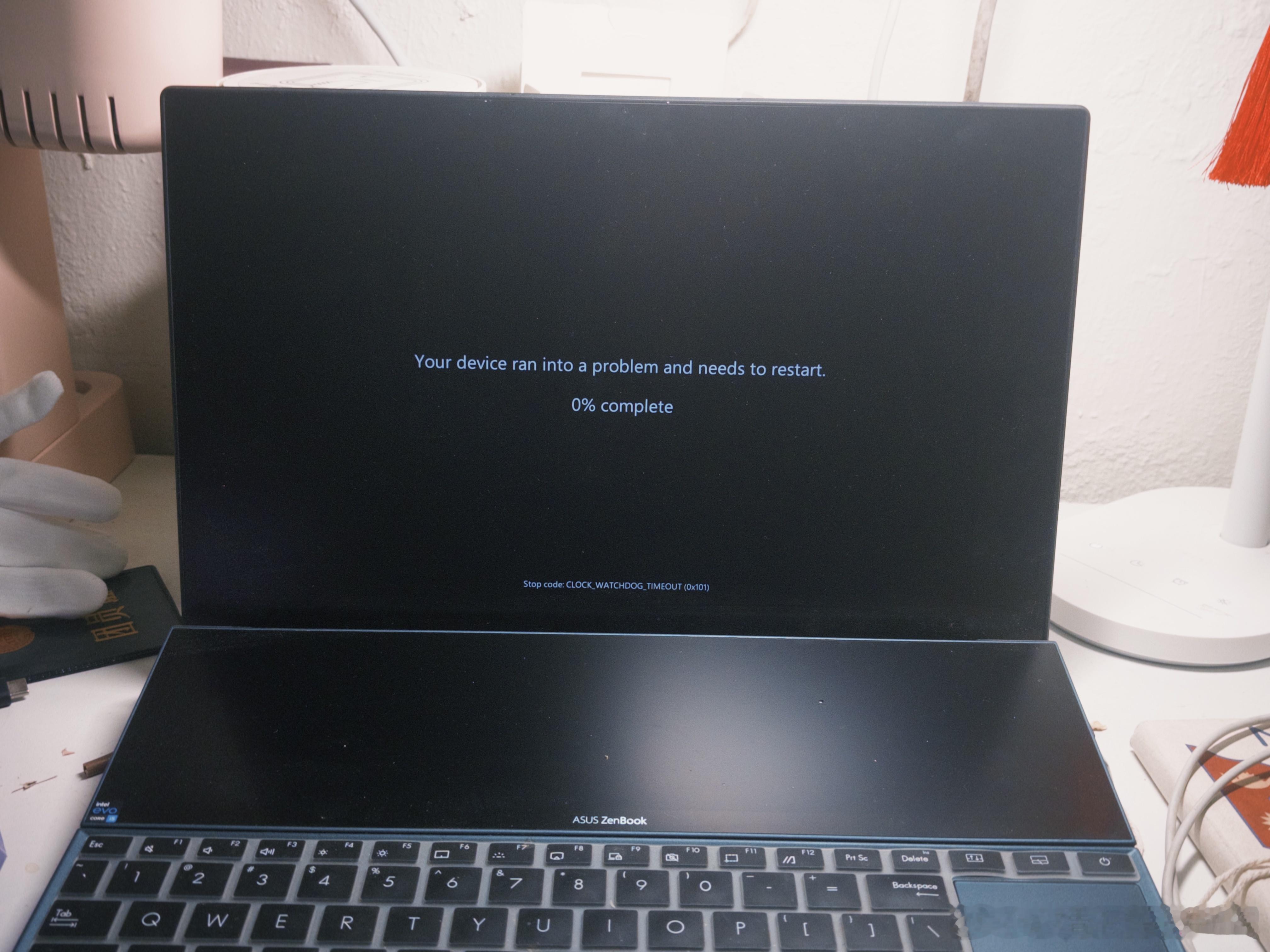 华硕这款电脑一天天的净出幺蛾子 