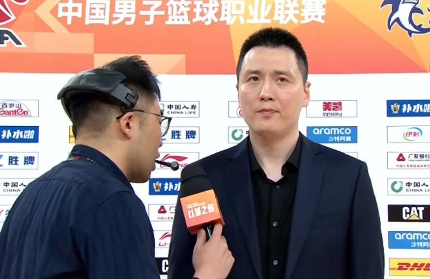 上海男篮战胜山东男篮豪取八连胜的赛后采访，主教练卢伟说道：“我们全队非常重视这场
