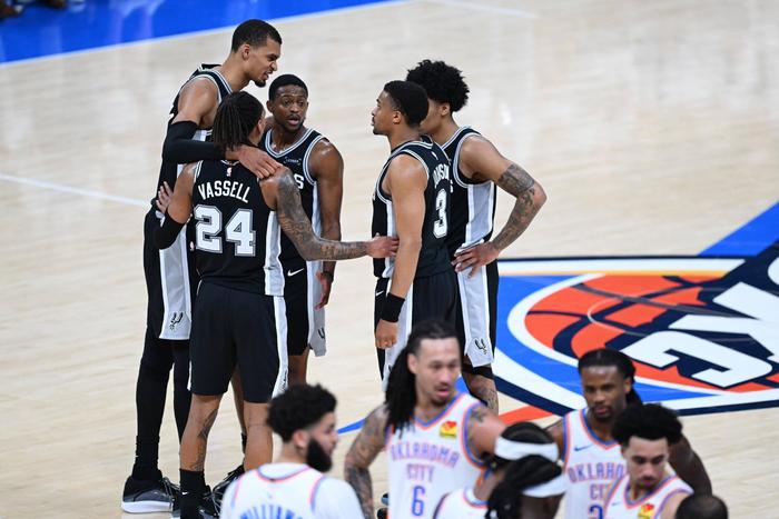 马刺西决抢七淘汰雷霆，验证了两个事实！
第一，NBA联盟已经抛弃了雷霆，他们也看