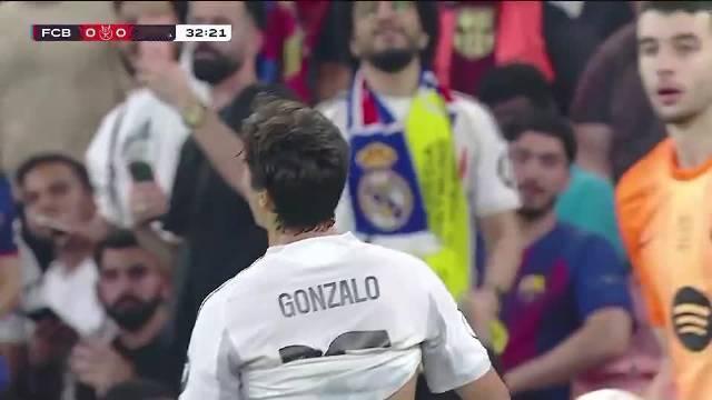 巴萨3比2力克皇马夺西超杯冠军，拉菲尼亚双响维尼修斯一条龙破门
巴萨3比2皇马 