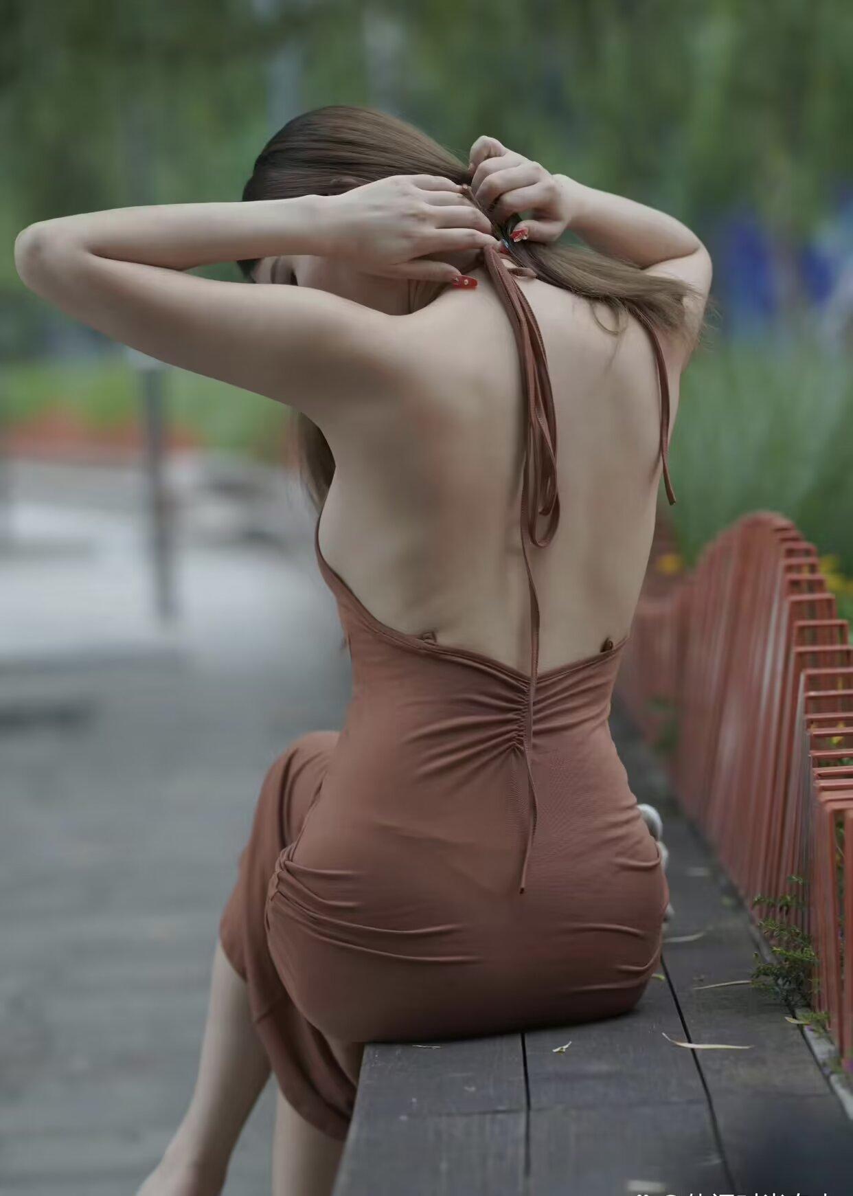 比尔·盖茨和巴菲特都认为：人生最重要的选择，不是选哪一家公司投资，而是与谁结婚。