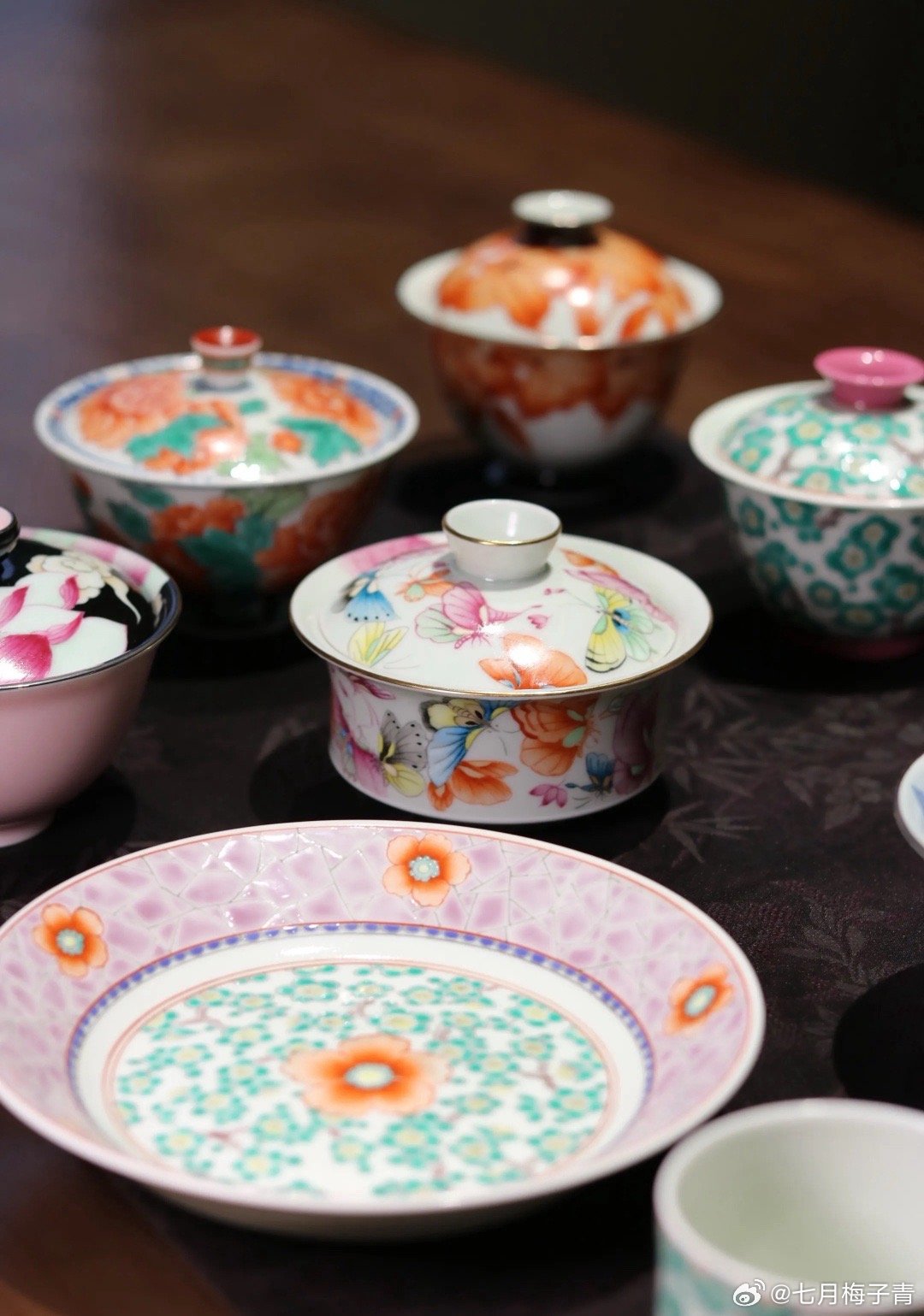 今年突然理解了为什么乾隆喜欢彩色因为那是一种从小被保护得很好的任性是岁月静好的影