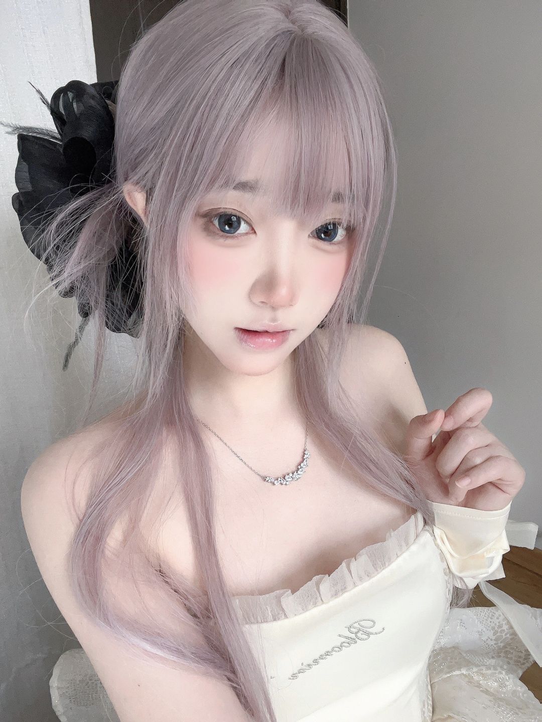 请爱我悲伤的眼眸 哪怕一刻