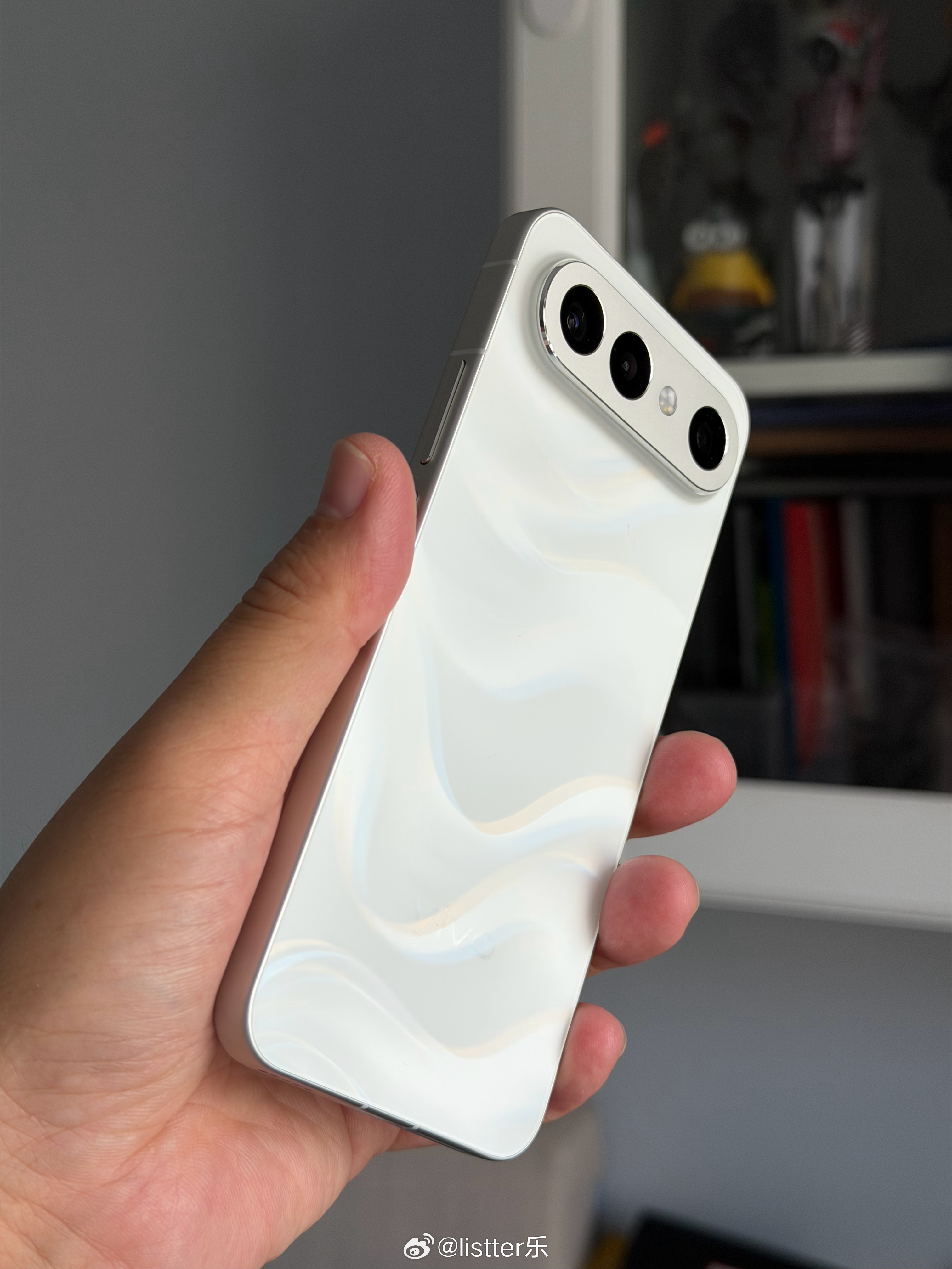 最近天热，我换了这台超轻薄的vivo S50 Pro mini在用，越来越喜欢这