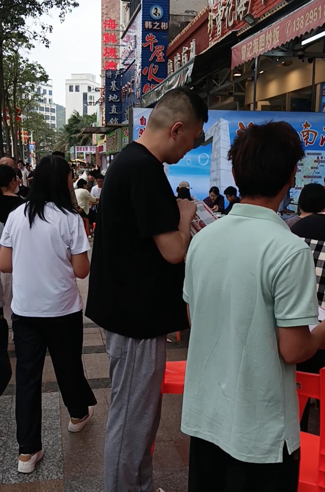 当年QQ火了，成就了多少爱情。后来微信火了拆散多少婚姻，现在抖音火了抖出了多少心