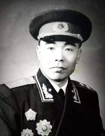 解放军原第五十军军长：曾泽生将军