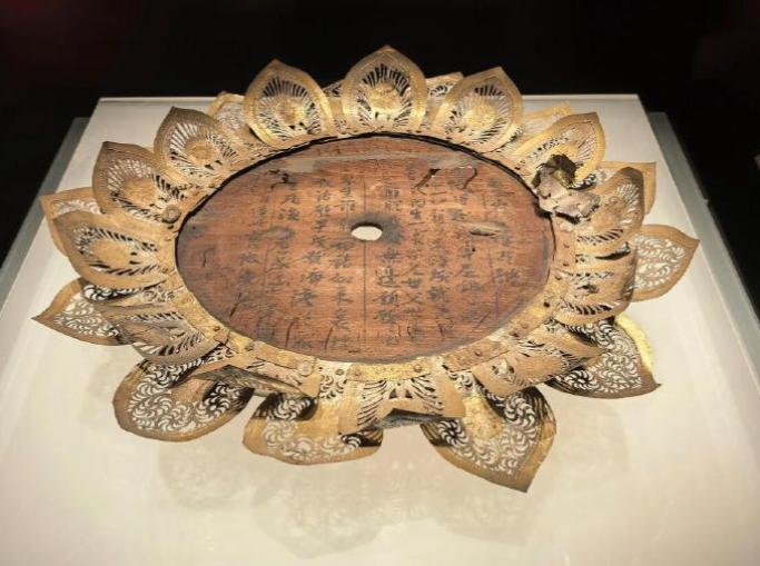 1987年，陕西法门寺地宫重见天日。考古人员在唐代佛塔地宫中，发现了一件国宝级文