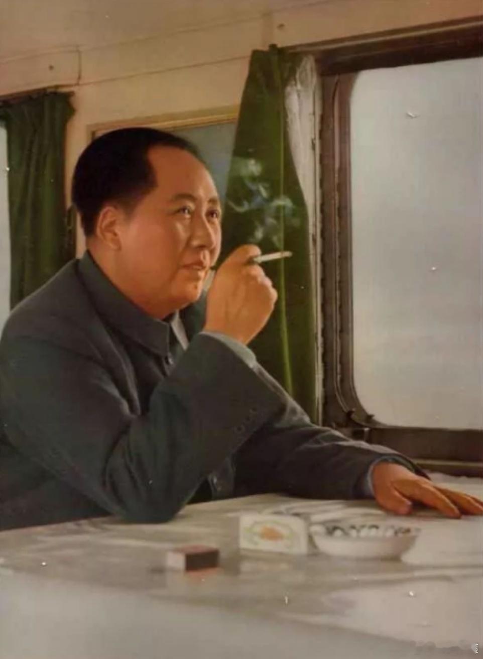 【 九九缅怀、久久缅怀  历史回声 】 毛主席说  : “一个时期，《戏剧报》尽
