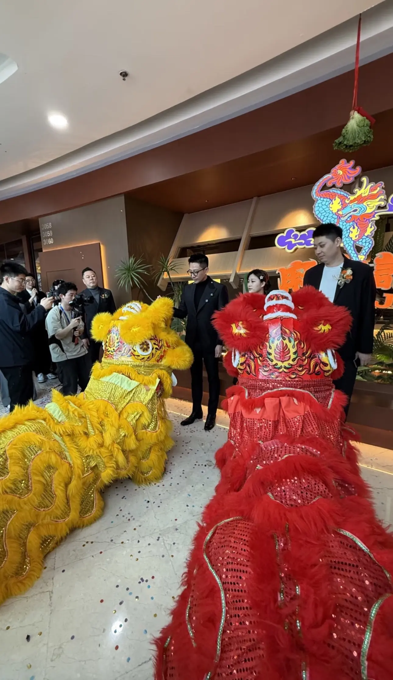 马晓梅也太会选老公了，汪总已经是三个孩子的爸爸了，身材保持得还这么好...