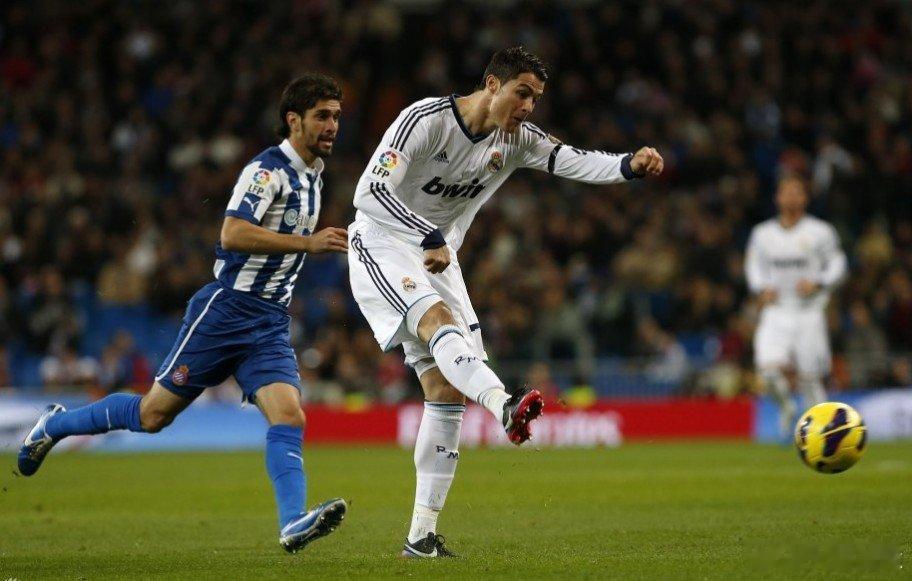 西甲-C罗传射终场前丢球皇马2-2】12月17日讯，西甲联赛第16轮，皇家马德里