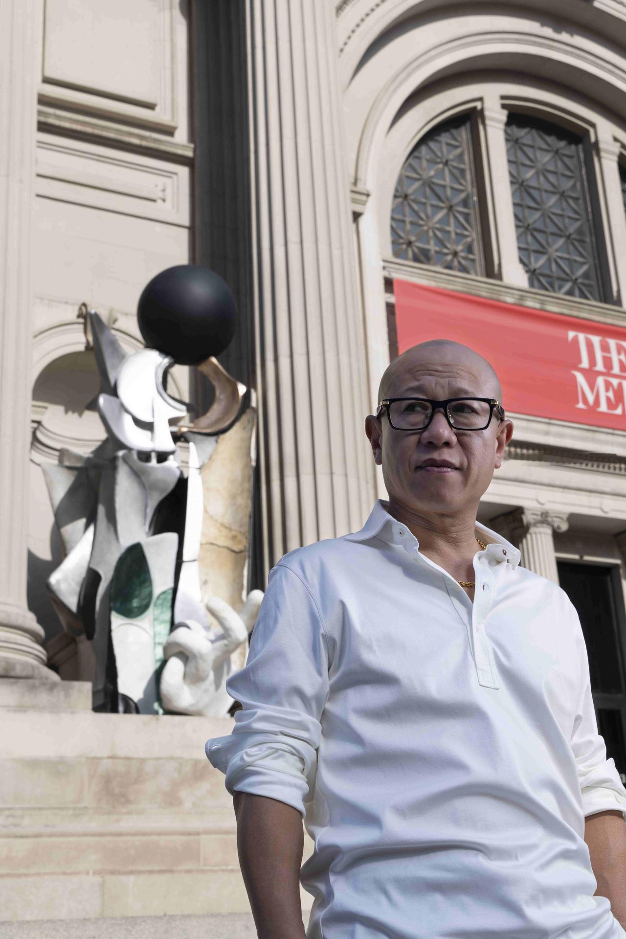 【登顶纽约顶流艺术地标！刘韡《猜想》亮相大都会博物馆】
惊艳纽约艺术圈！由豪华品
