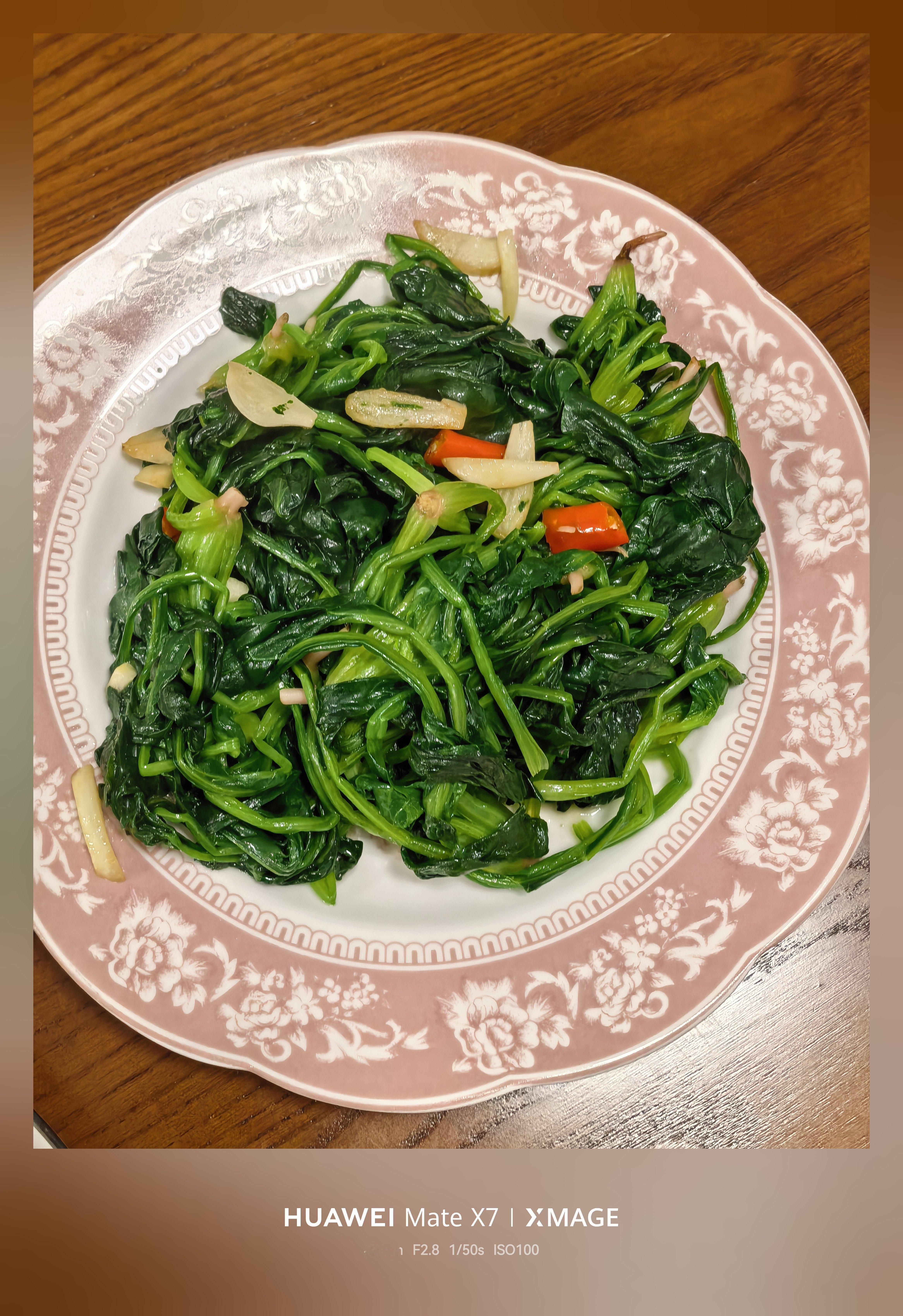 今天炒菜、备菜、做饭一条龙花了40分钟，做了豆角炒肉、蒜香菠菜。感觉还有很大提升