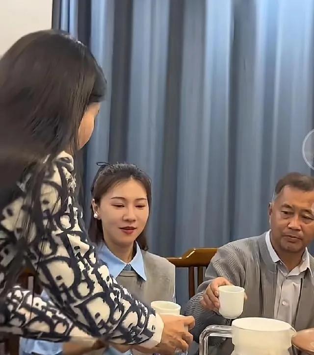 听说和大师闹翻的刘文迪，这两天去法国了，就是文化人没文化的时候，经常去熏陶的地方