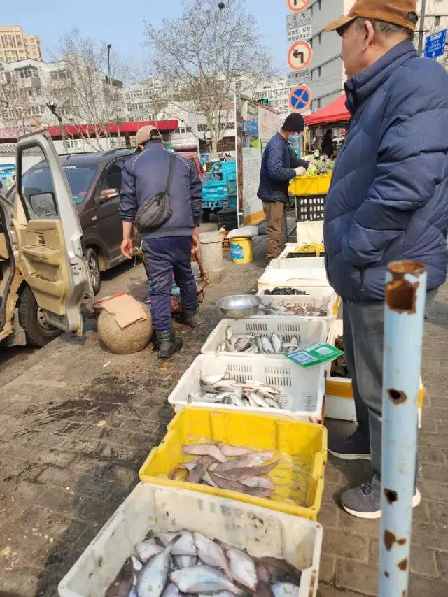 “河里没鱼市上看”，都一样的道理，在火车站里乘车的人也人山人海[笑哭][赞]
微