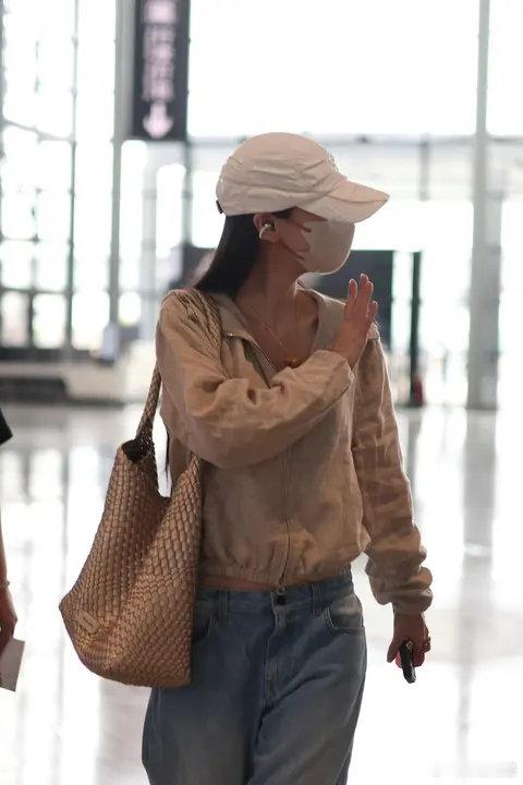 Angelababy上海出发Angelababy上海出发！好久没看到姐姐机场图了