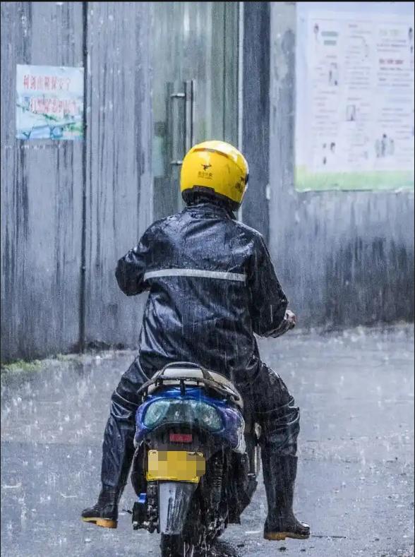 从小喝冷水的我，30岁才明白：原生家庭给的痛，别用一生去背！”
——
你有没有这