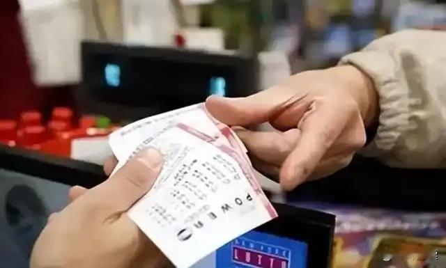 最近这几年，我感觉彩票市场发生了很明显的人员替换。老一代的彩民群体，一部分人年纪