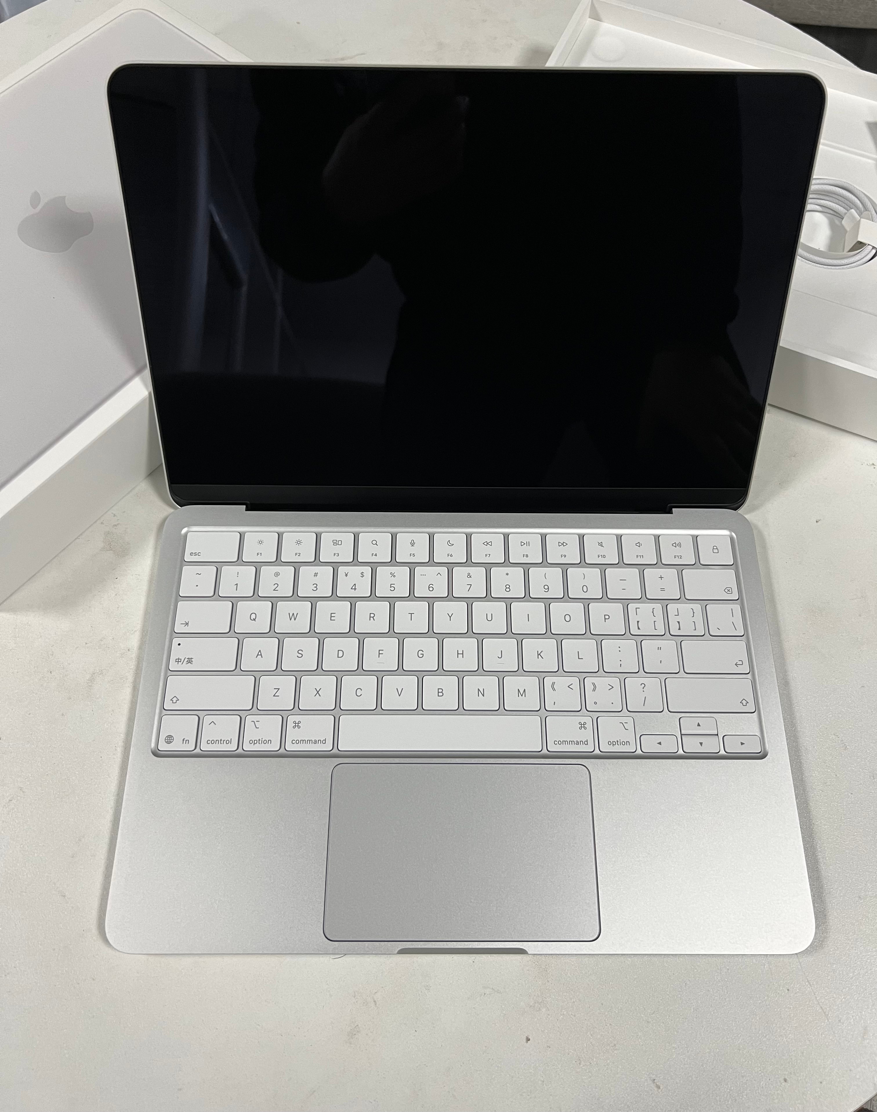 MacBook Neo 13寸 8+256G 银色，全新仅拆封未激活，全套带票，