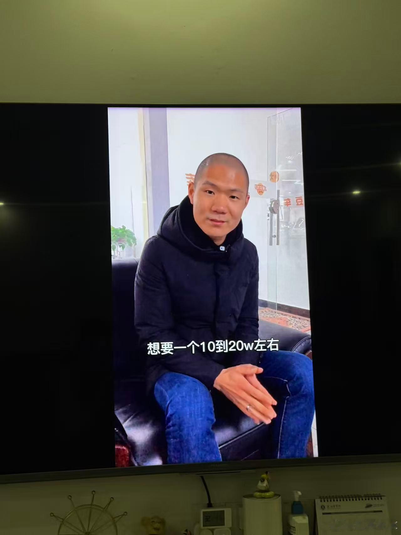 益达老婆晚上给我发的截图他们夫妻俩在家里是真无聊 回顾过往视频一边看 一边爆笑…