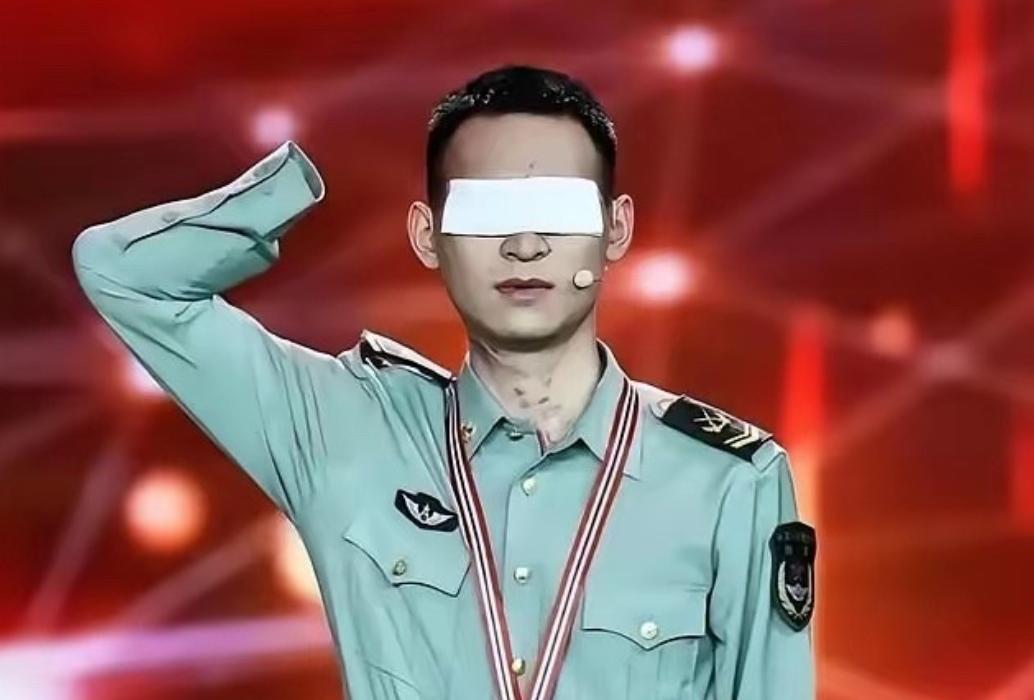 网上有人给杜富国算了笔账：月津贴3万2，国家分了180平的房子，水电燃气全免。看