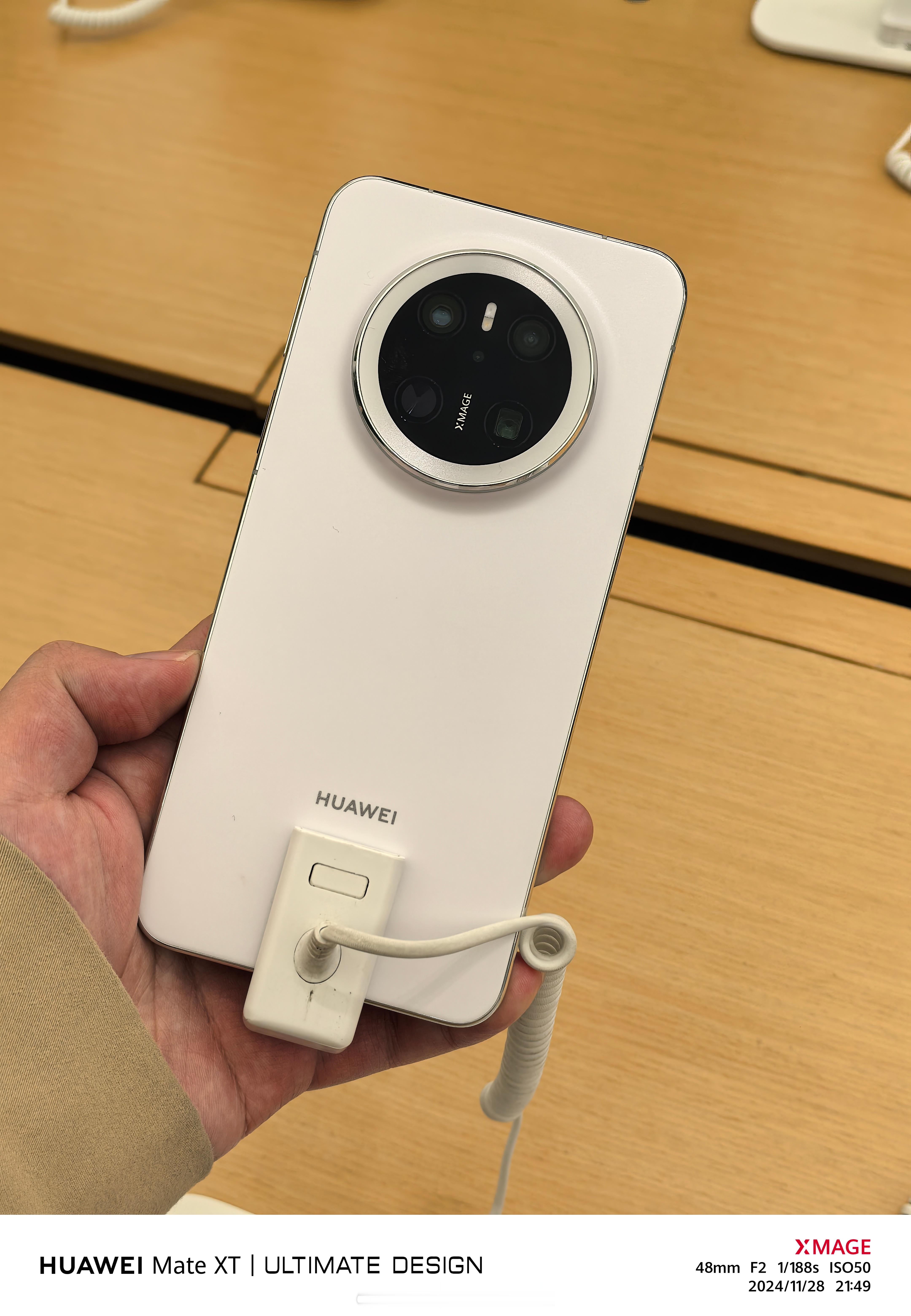 Mate70标准版颜值真的一言难尽摄像头一定要整的这么小气吗？[跪了] 