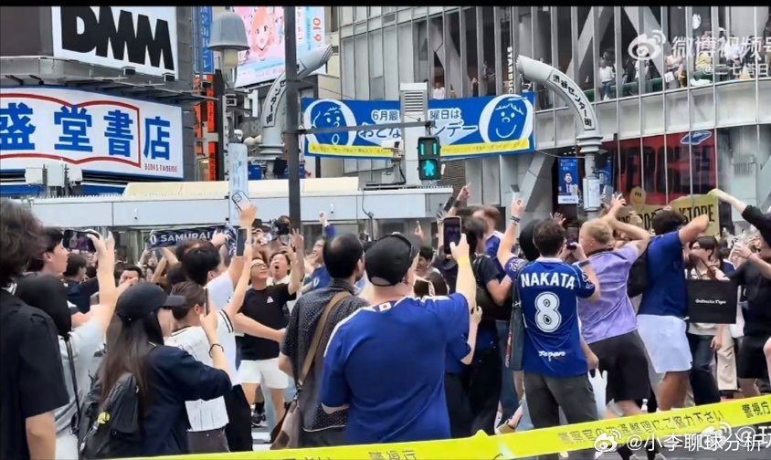 日本4‑0大胜突尼斯引爆涩谷街头全城狂欢，“不怕邻居过得苦，就怕邻居开路虎”话题