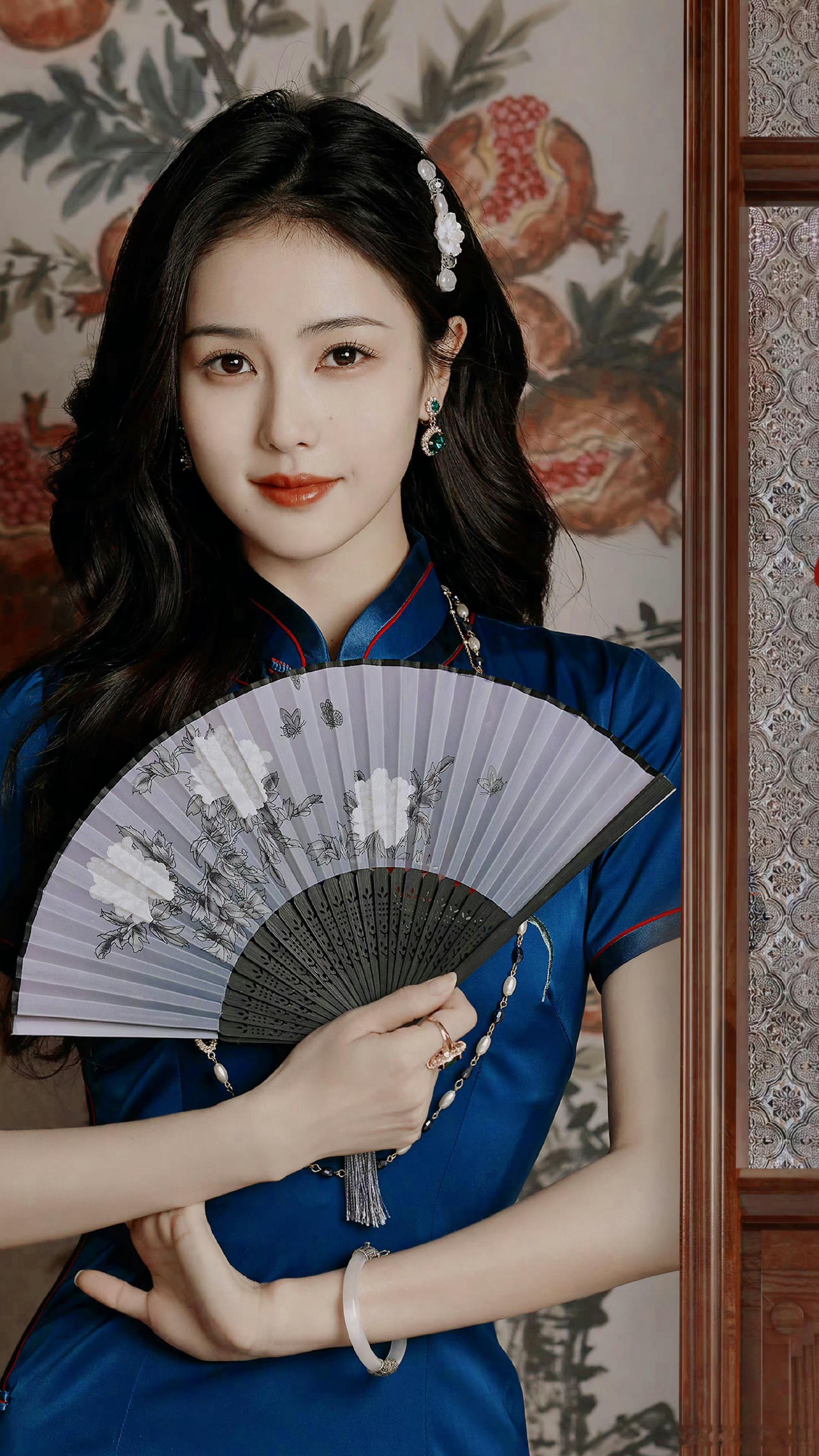 白鹿国风旗袍造型👠 优雅得体，大气端庄 