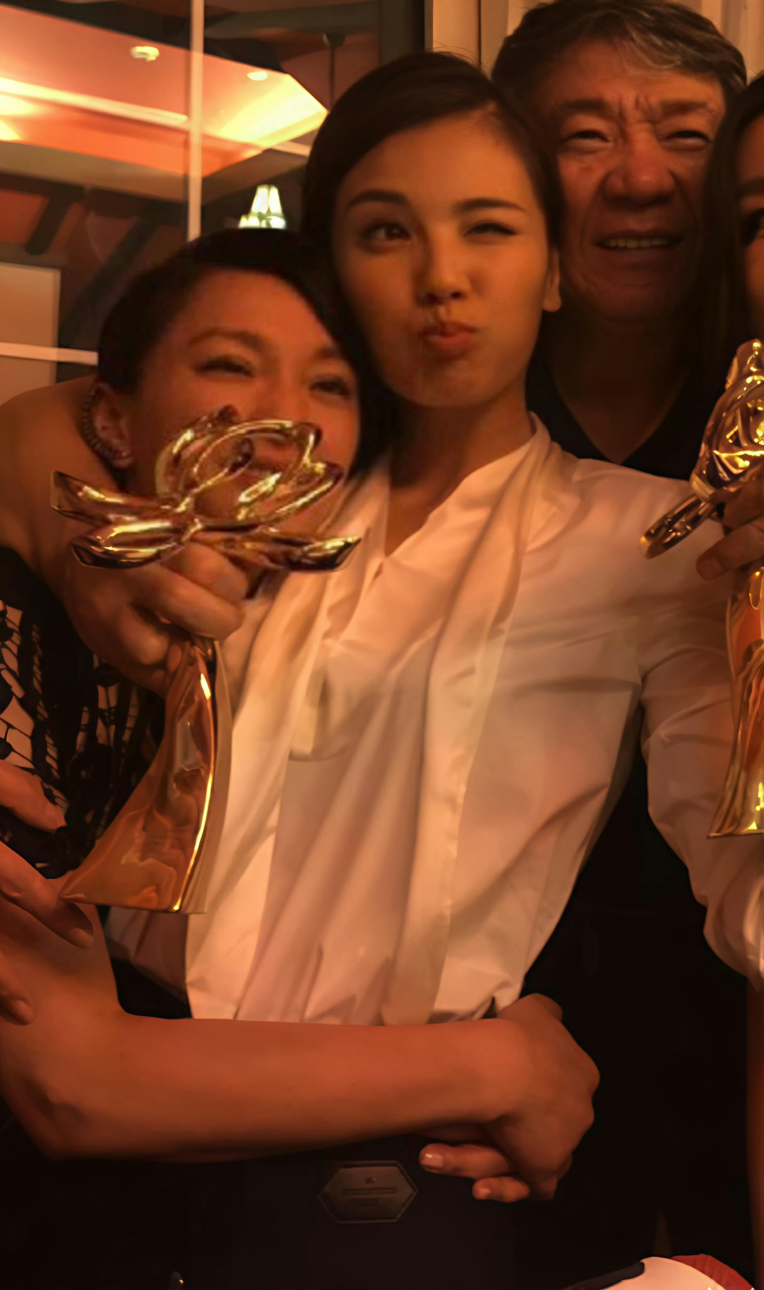 刘涛的腰好细～白衬衫好涩～