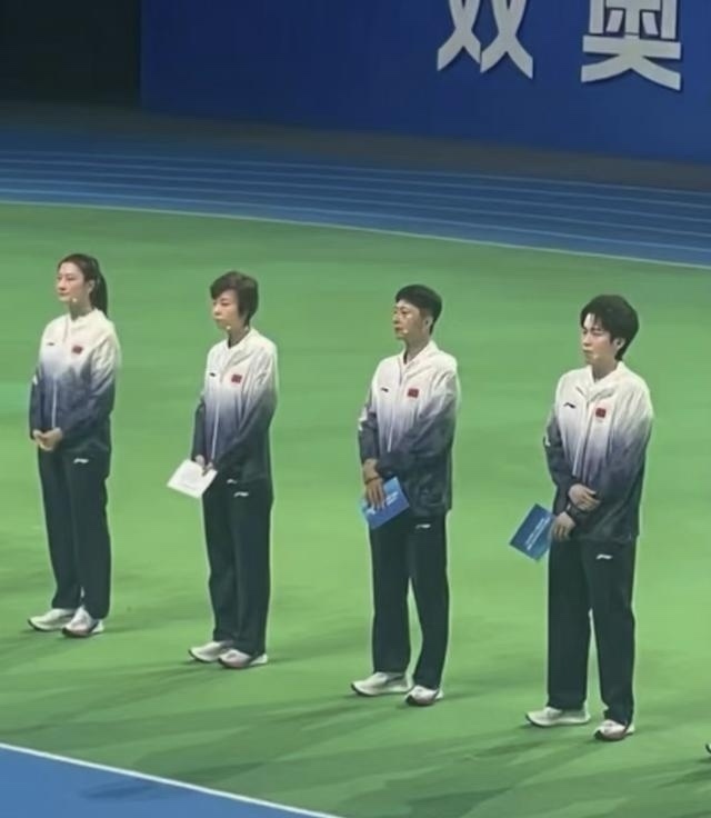 王楚钦马龙张怡宁丁宁同框2026年8月8日，北京市第十七届运动会暨第三届冬季运动