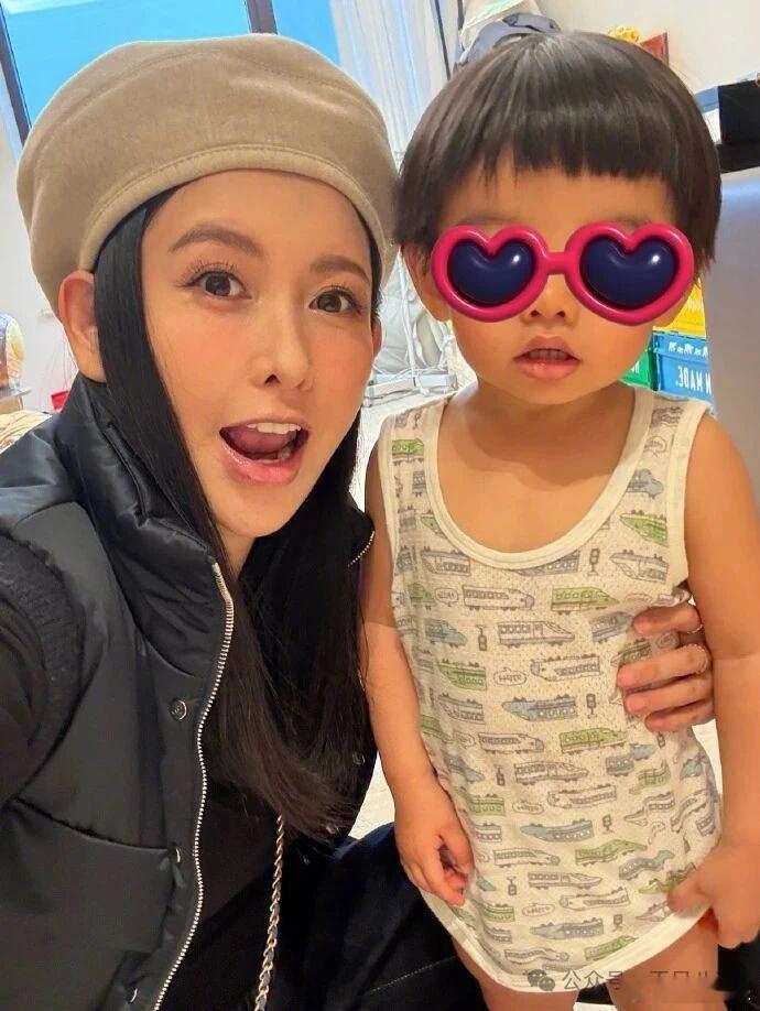 【被锤过小三又深陷离婚传闻，这次再见到她居然怀二胎了？】昨日母亲节之际，“蝴蝶姐