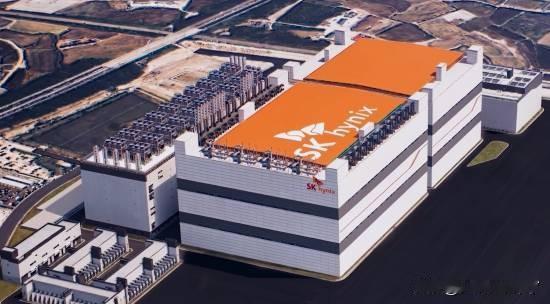 SK海力士CEO郭鲁正在公司于纽约时代广场纳斯达克举行上市交易纪念活动时警告称，