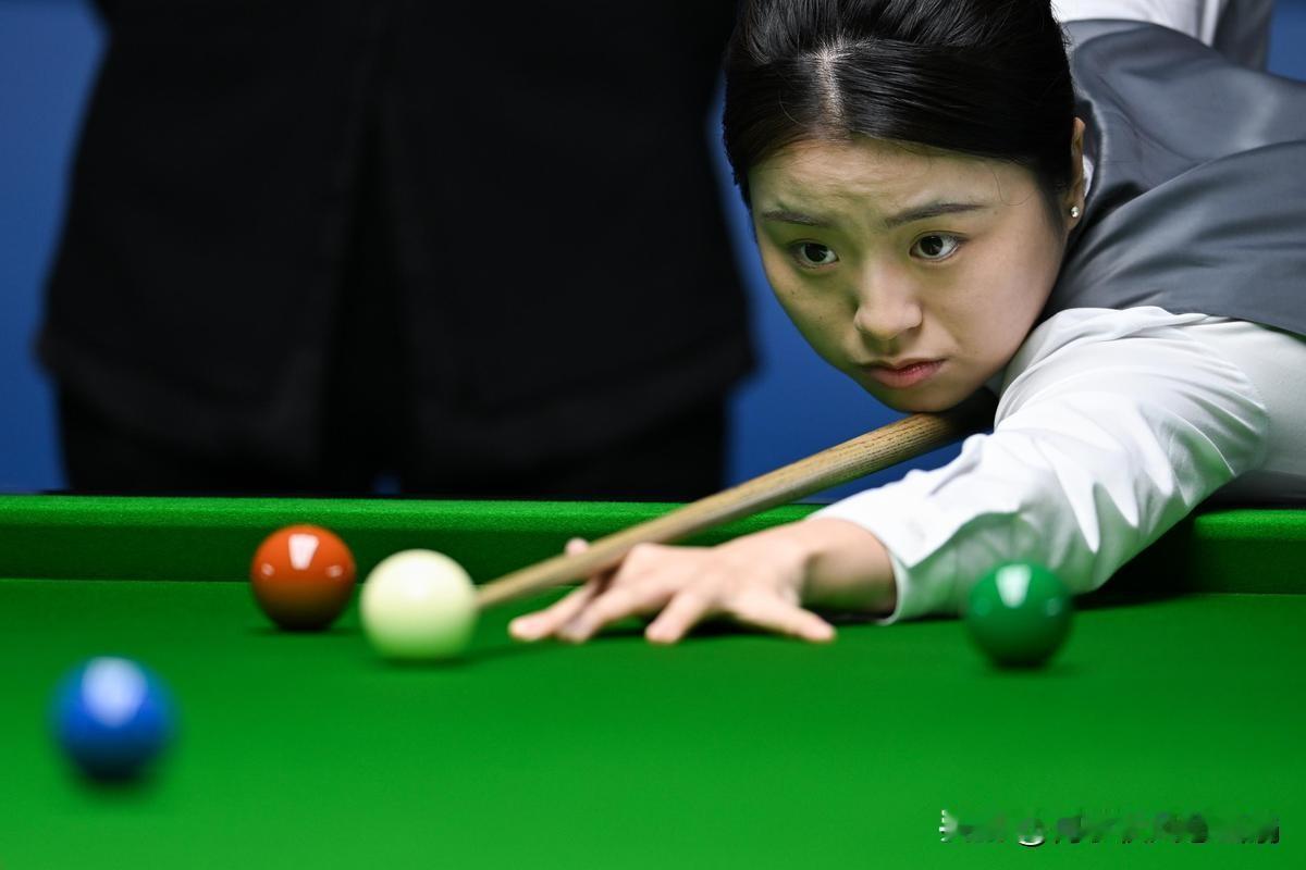 这样的票价有点贵
北京时间12月27日，2025年斯诺克苏州表演赛，白雨露、亨德