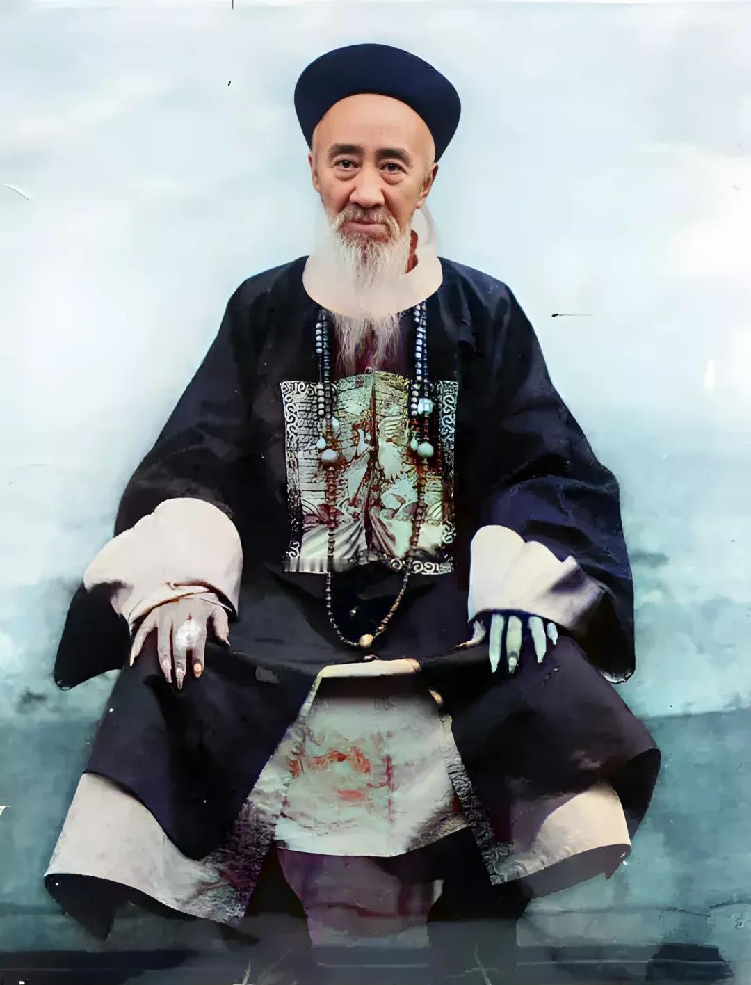  猜猜这是谁？提示一下，晚清时期非常有地位的汉臣。
#谈谈历史轶事#