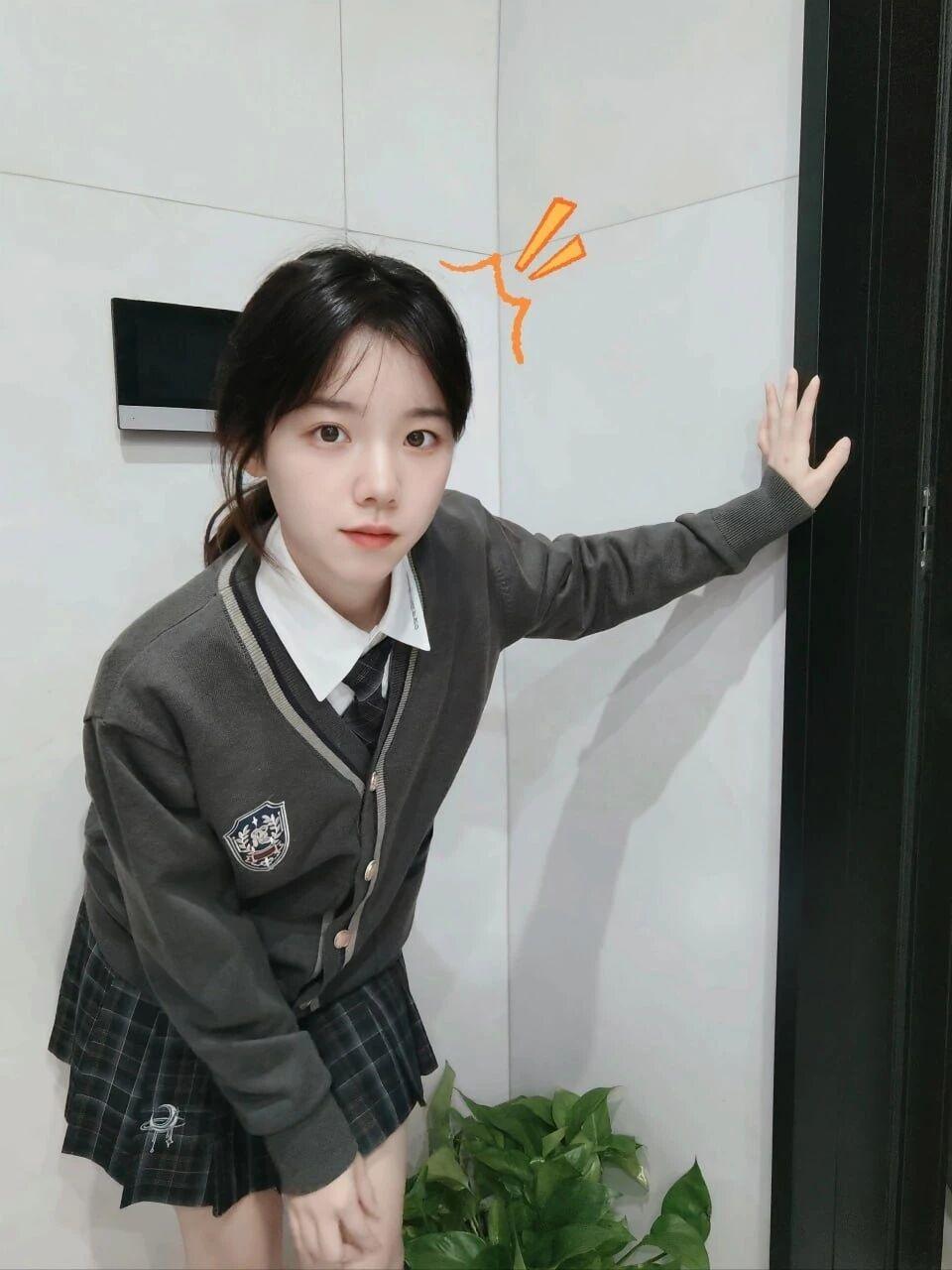 “校园少女风，青春气息满满！”💖📚👩‍🎓聊聊每日精选穿搭分享