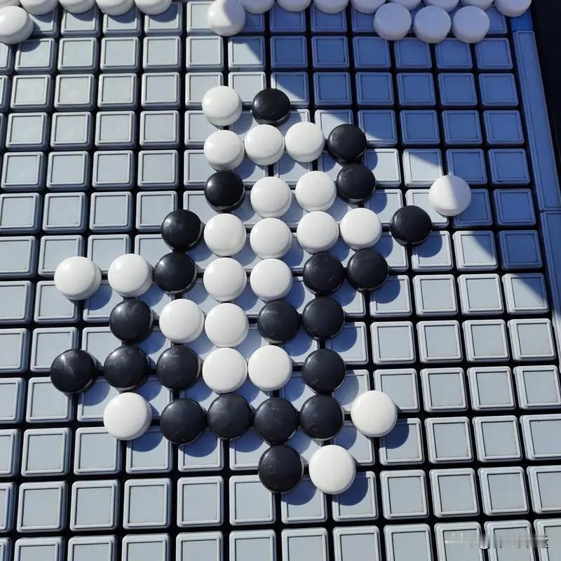 12月29日，首届韩新银行世界棋仙战在韩国结束半决赛争夺，王星昊九段太猛了！先是