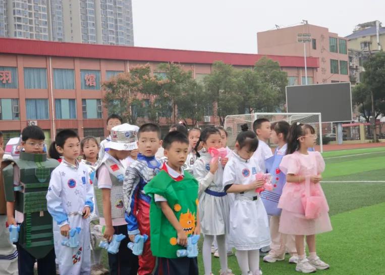 资阳区首届科技节举行 科技之光照亮青少年成长之路