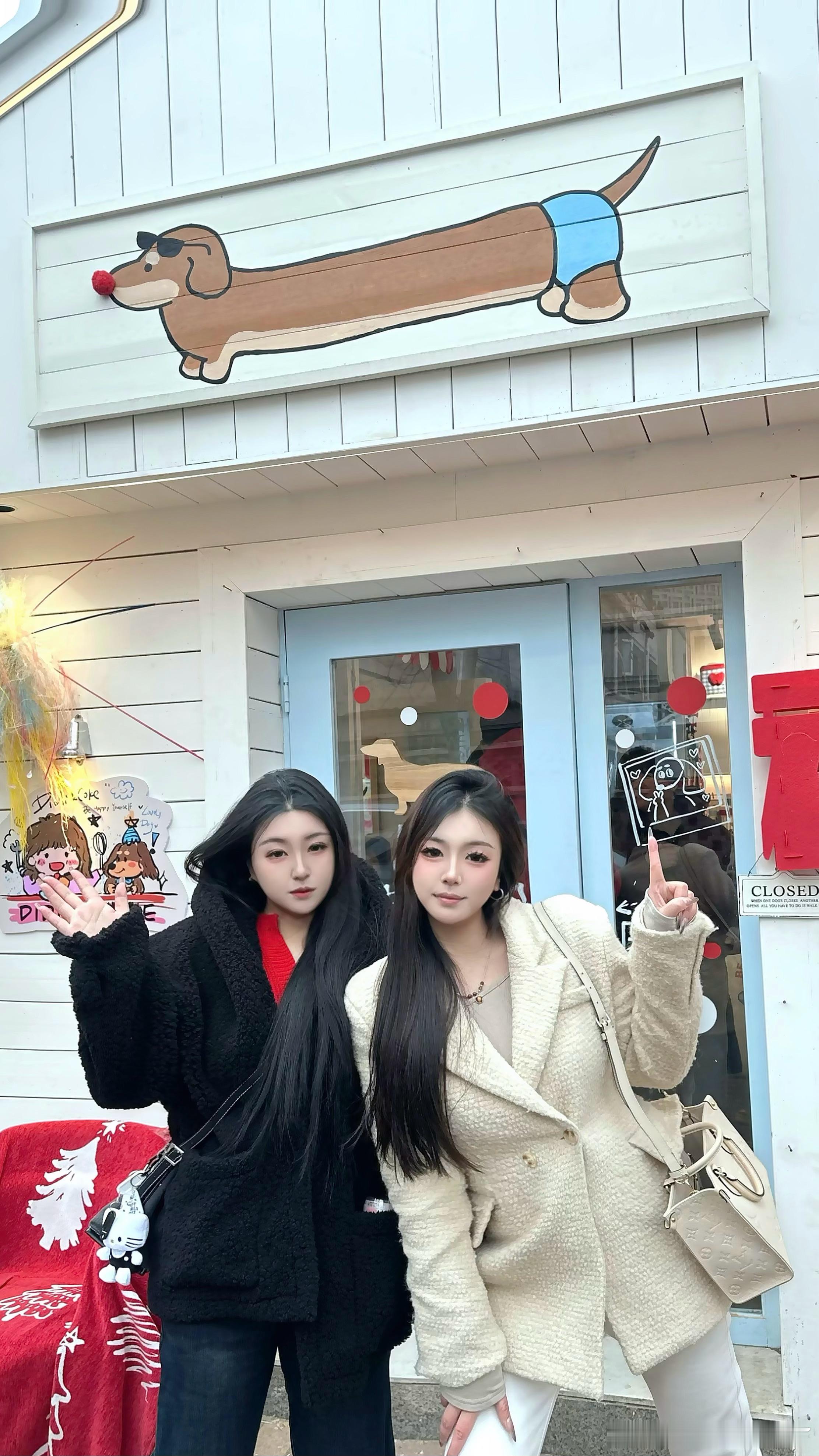 腊肠狗咖啡店喔☕️  