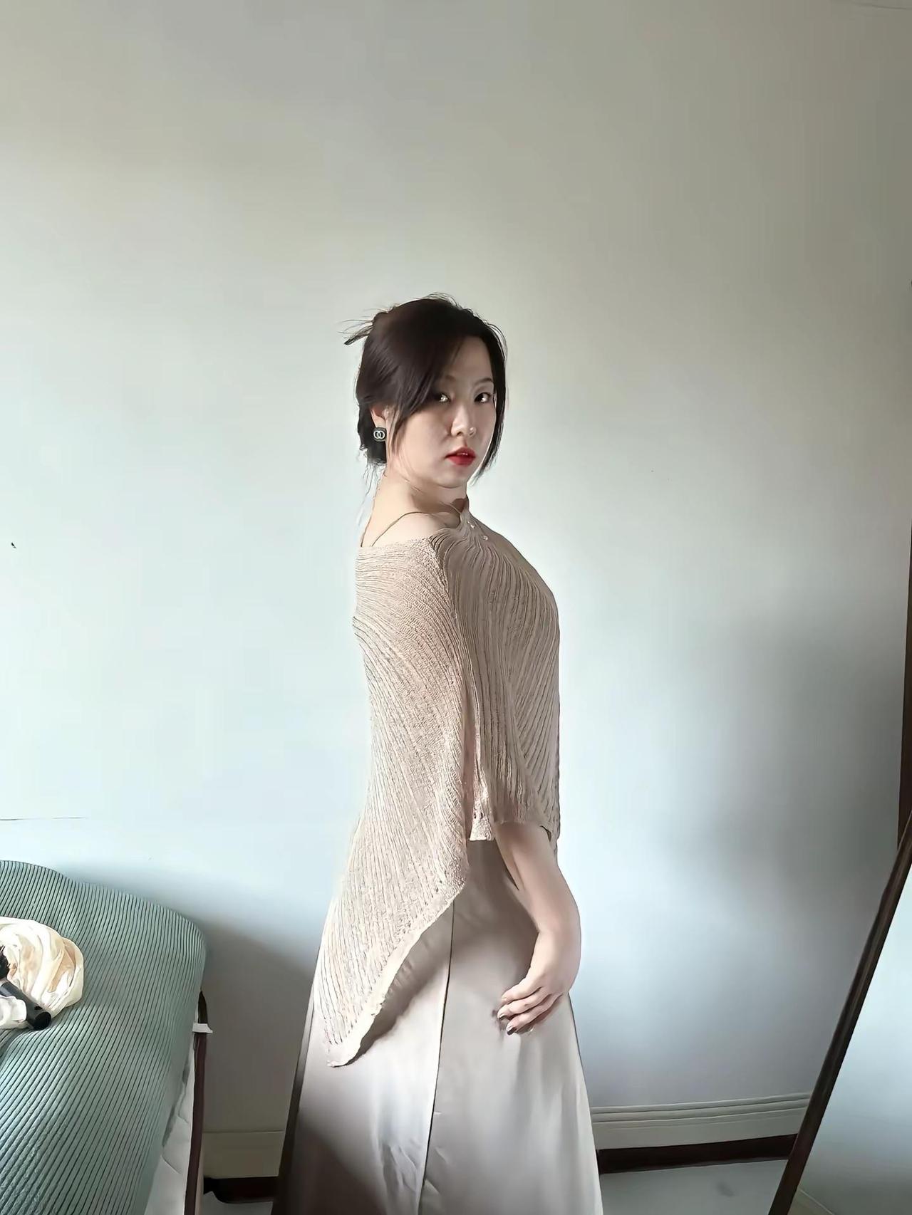 金戈铁马快意潇洒。温柔风穿搭 法式穿搭 放弃幼态审美做气质女人穿搭