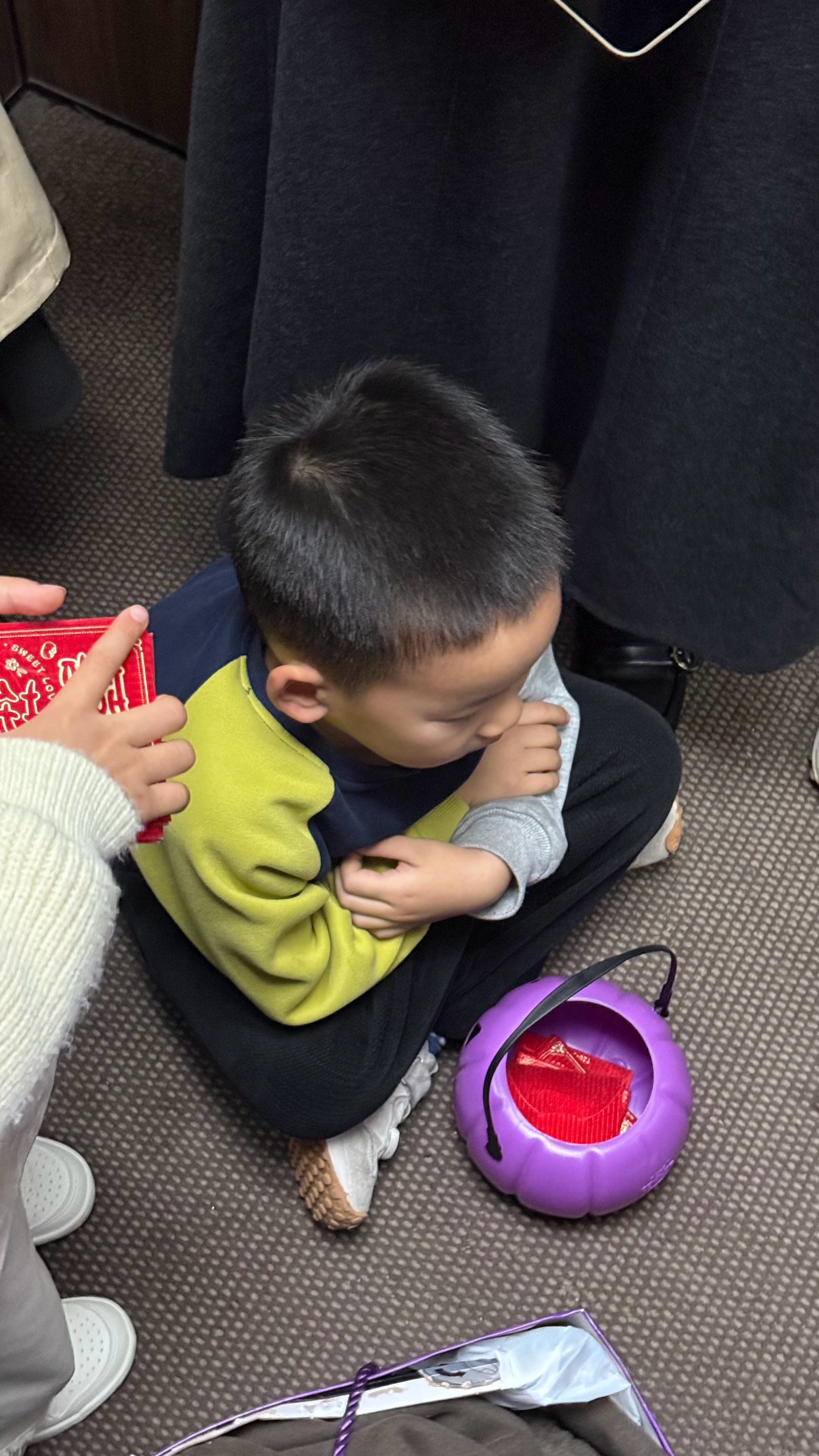 我真是吃饱了撑的才会带他出来！！！[抓狂][抓狂][抓狂] ​​​