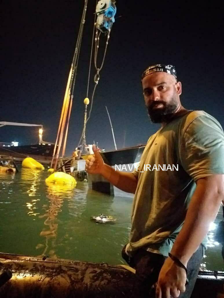 7月18日，侧翻沉没的伊朗海军护卫舰（伊朗海军自己称驱逐舰）又捞起来了。这一次不