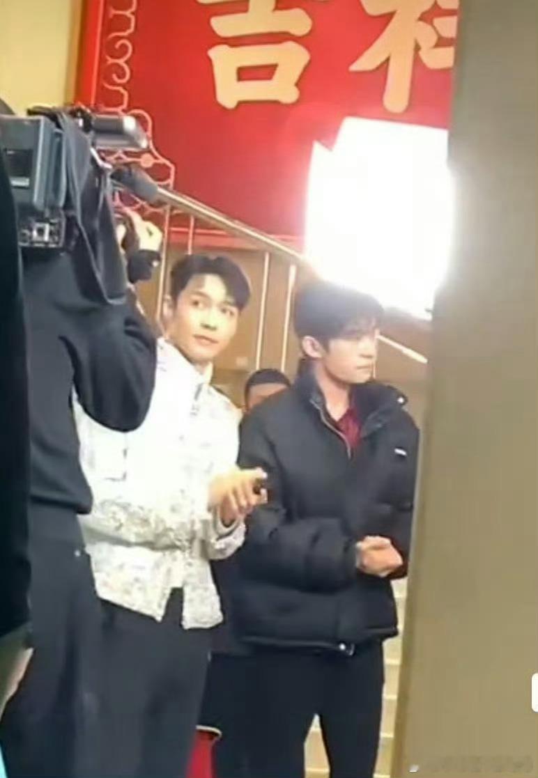 易烊千玺和张艺兴同框两位都是低调优秀的演员 